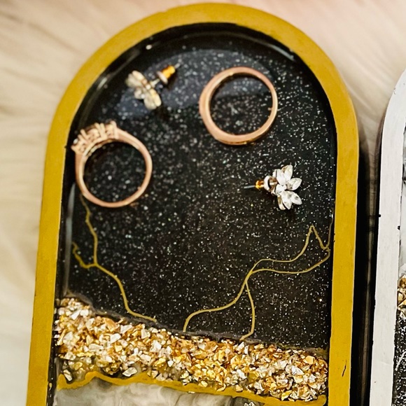 Gold Resin Tray – Handmade Vanity & Jewelry Dish - Picture 7 of 9
